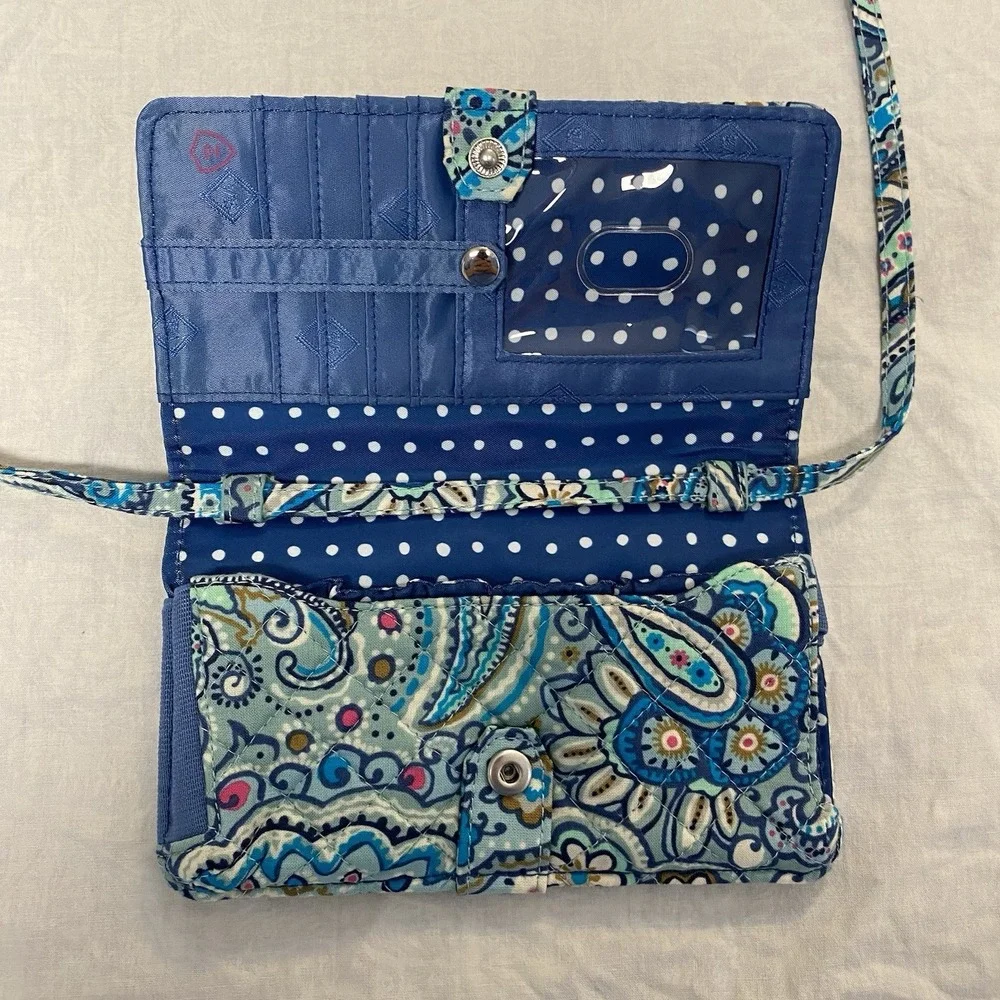 Vera Bradley Daisy Dot Paisley All In One Crossbody Wallet Blue Quilted
